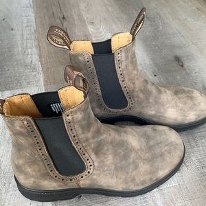 LIKE NEW BLUNDSTONE #1351
